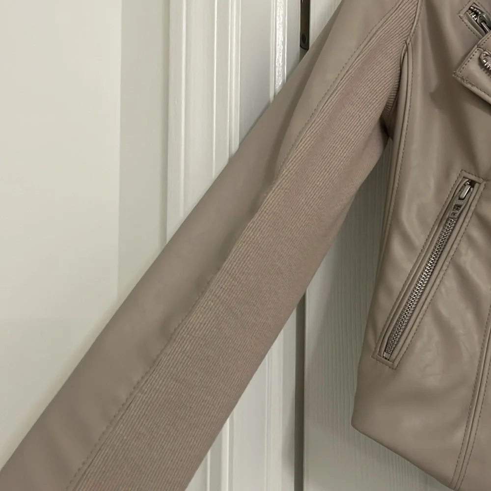 Moto jacket, light beige. Super chic! - Picture 4 of 4